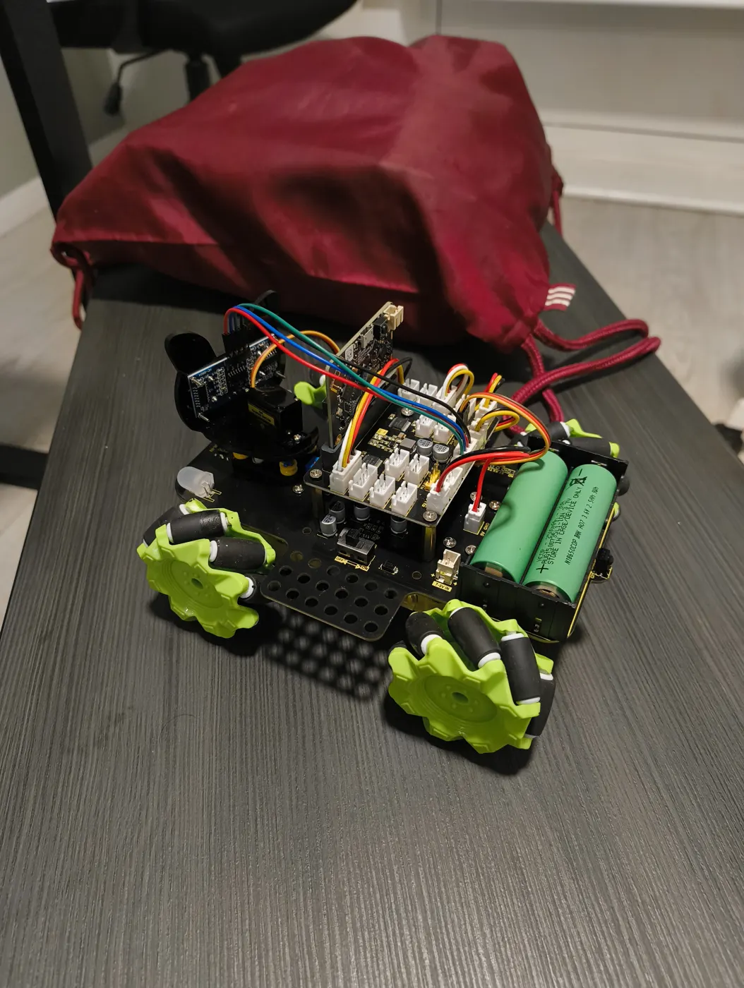 Mecanum-wheel robot car with a BBC micro:bit controller